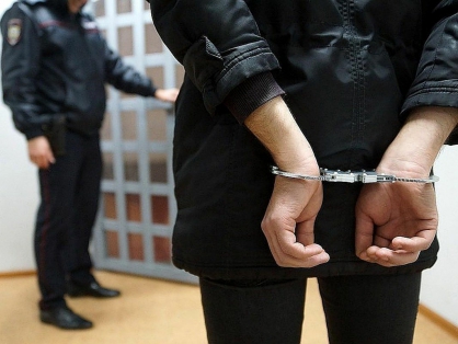 Житель Удачного взят под стражу по подозрению в применении насилия в отношении представителя власти
